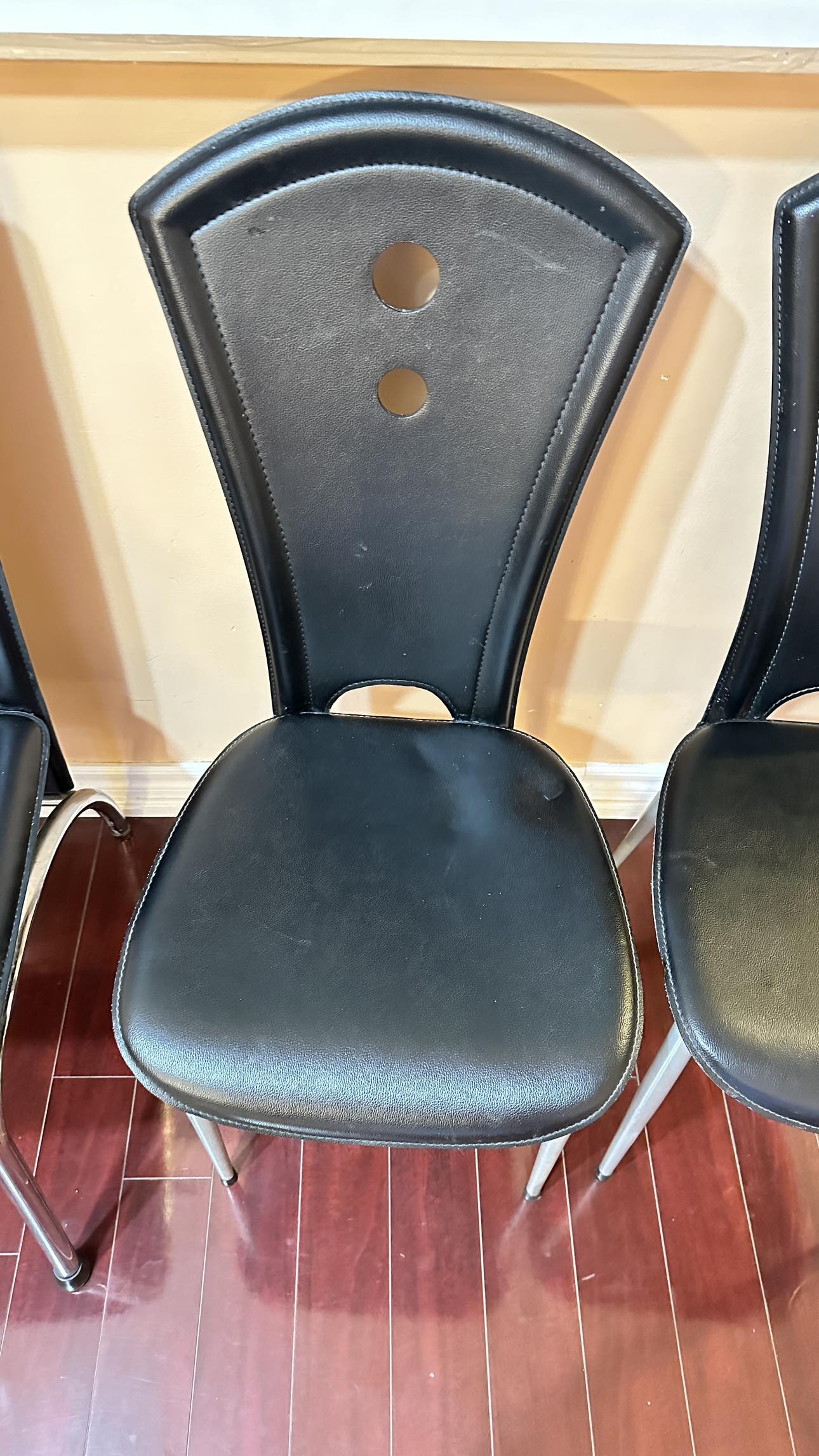 2 Dining chairs only 13$ - photo 4