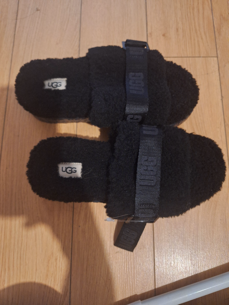 NEW : UGG's Slippers until May 21st only - photo 2