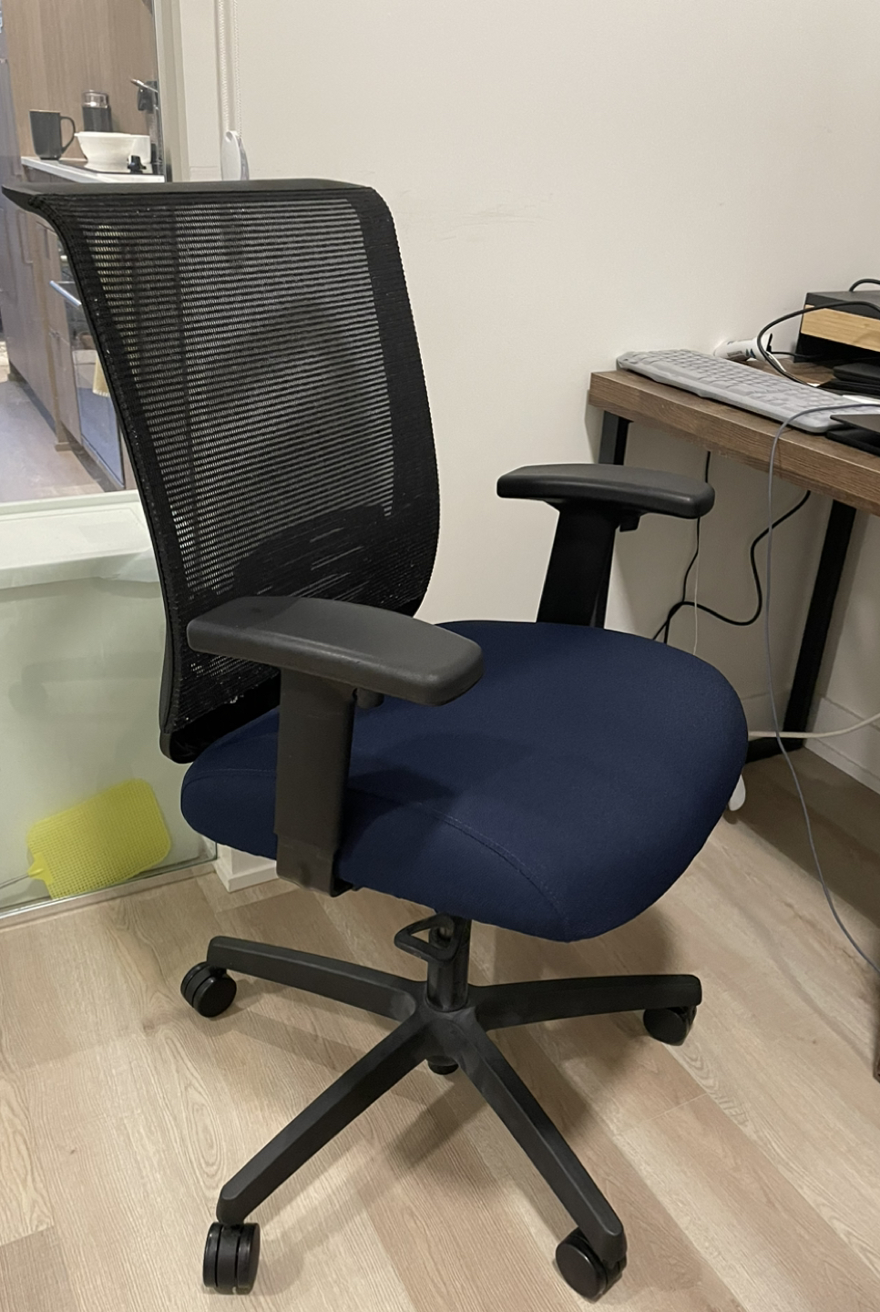 HON ergonomic chair - photo 2