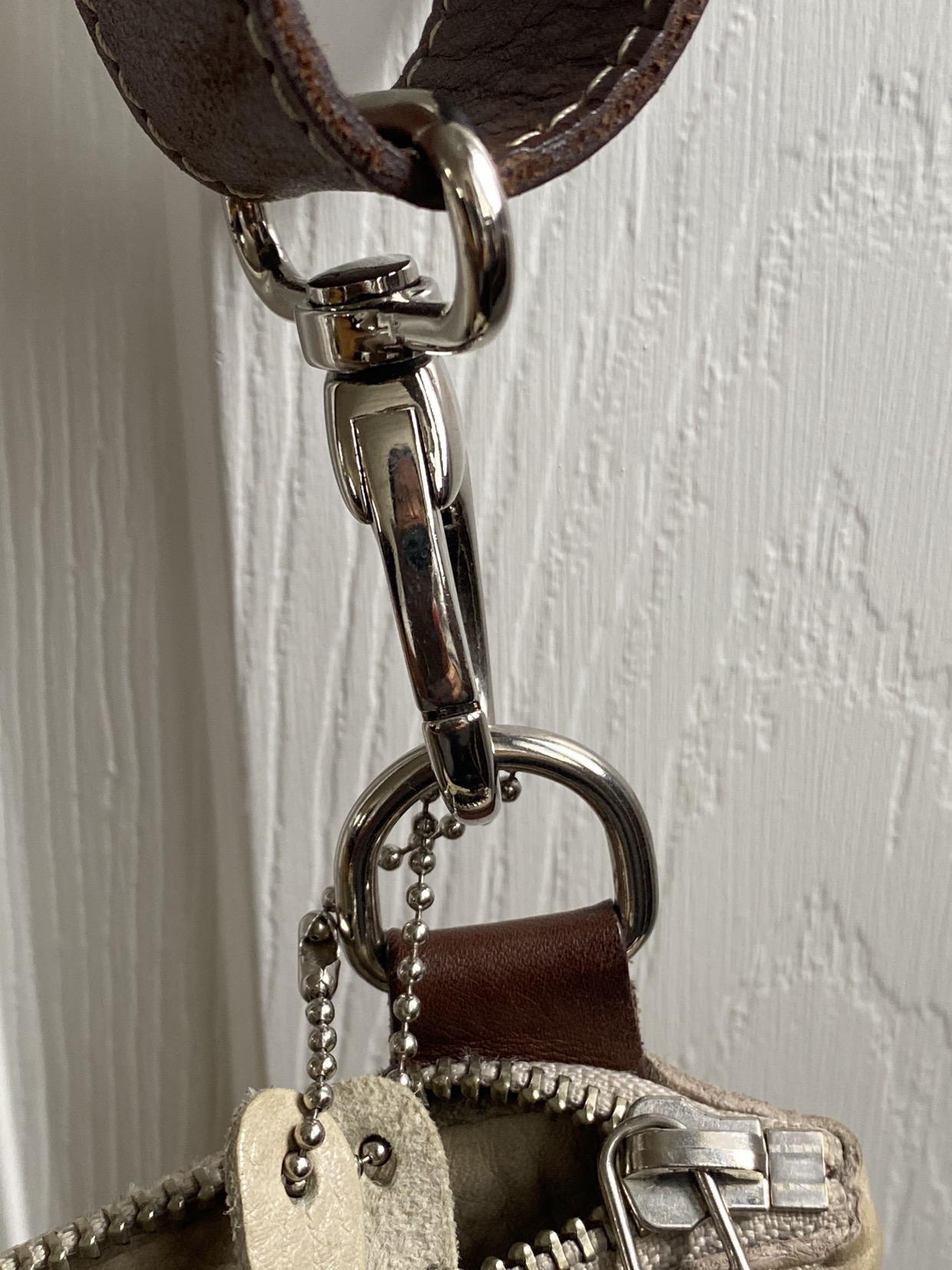 Roots cross body. image indicator(4)