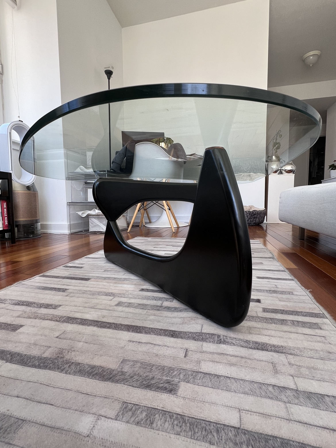 Triangle coffee table - photo 4
