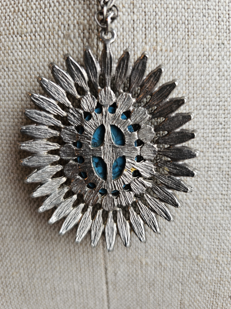 Vintage Faux Turquoise Sunburst Pendant, silvertone 17" chain image indicator(3)