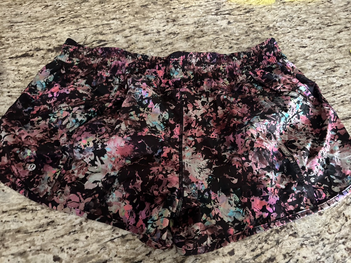 Lululemon Tracker Mid Rise Shorts image indicator(4)