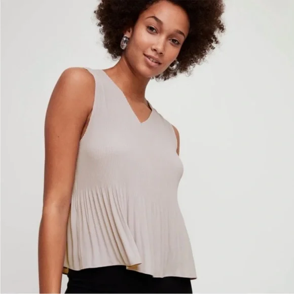 Aritzia Babaton Damien pleated flowy blouse sz M - photo 2