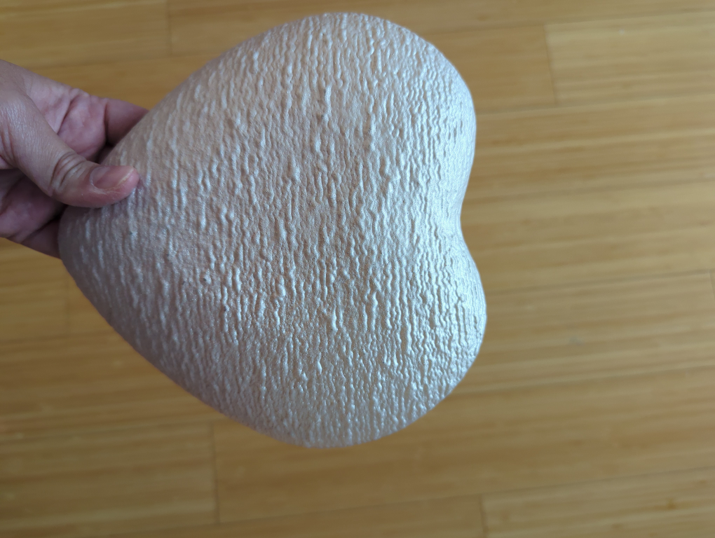 Beautiful heart shaped plate  PERFECT FOR VALENTINE'S DAY image indicator(2)