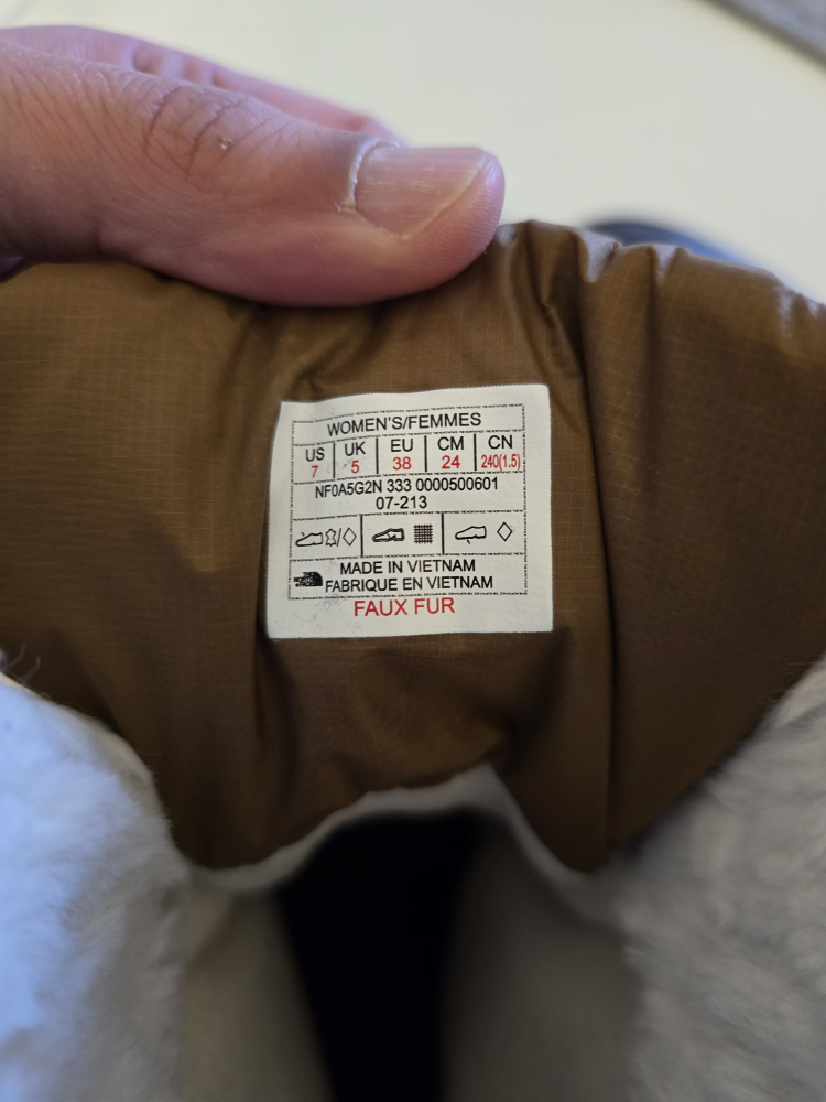 women snow boot north face image indicator(2)