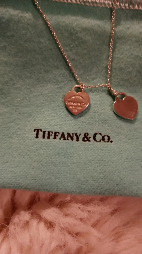 Tiffany & Co. image indicator(2)