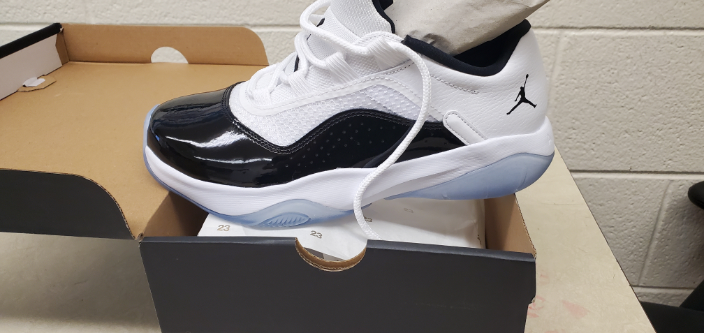 Jordan 11 and Legacy Size 7 image indicator(3)