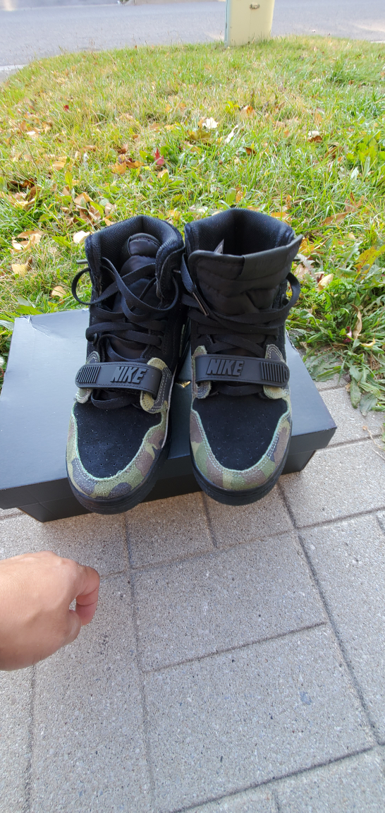 Jordan 11 and Legacy Size 7 image indicator(8)