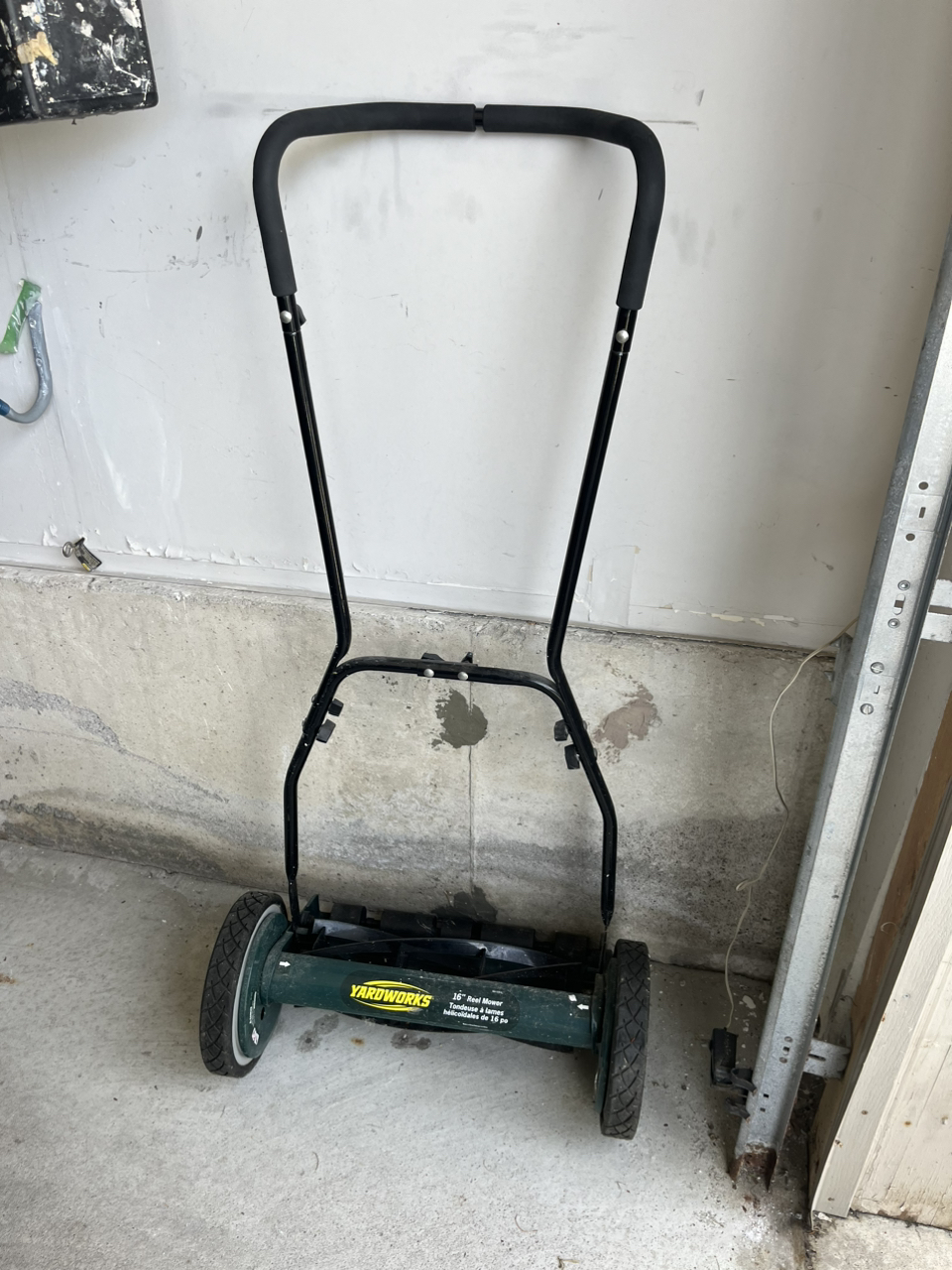 Manual lawnmower