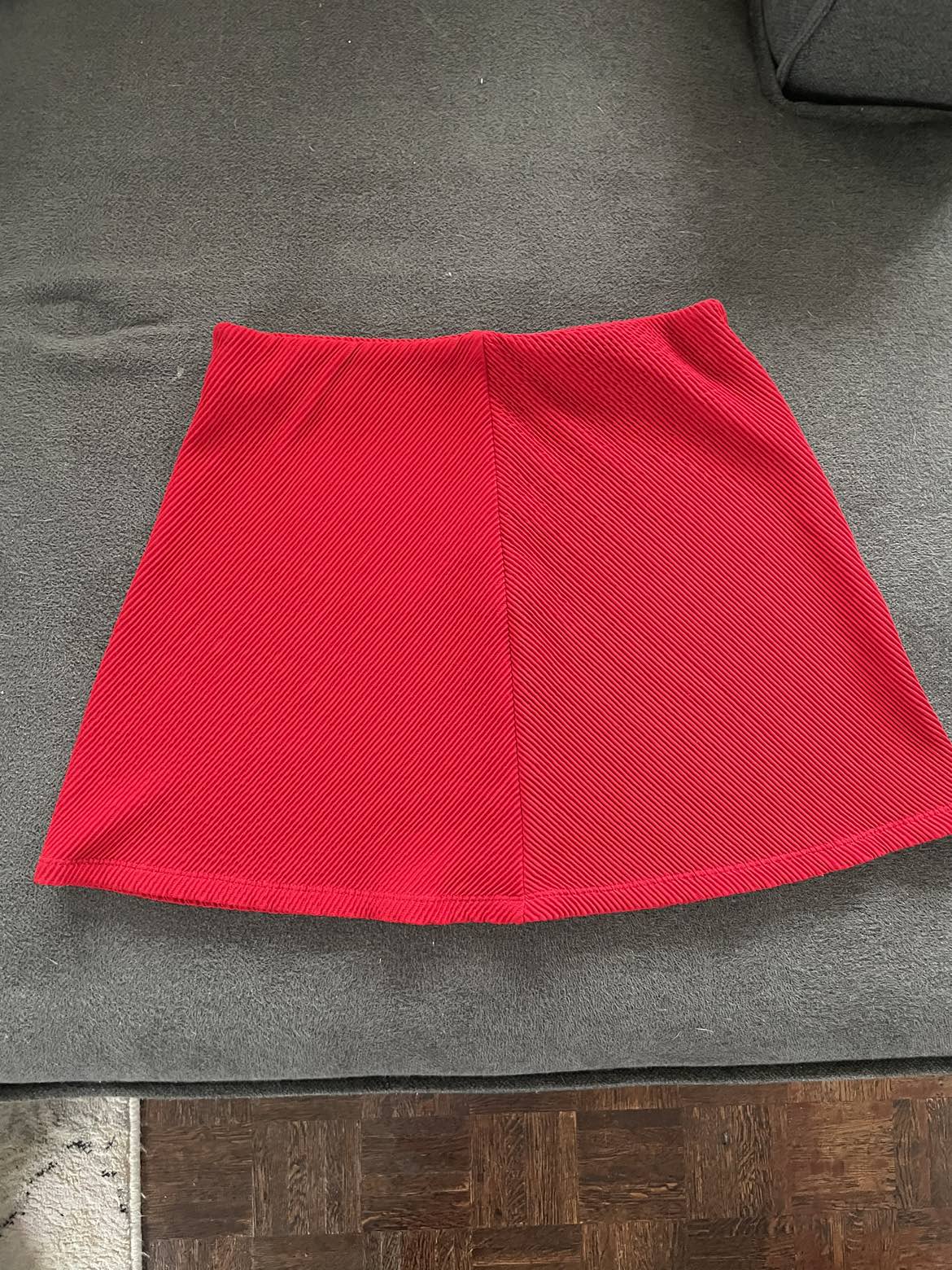 Zara Red mini skirt thumbnail