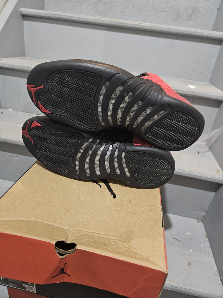 JORDAN 12 -FLU GAME REVERSE - photo 2