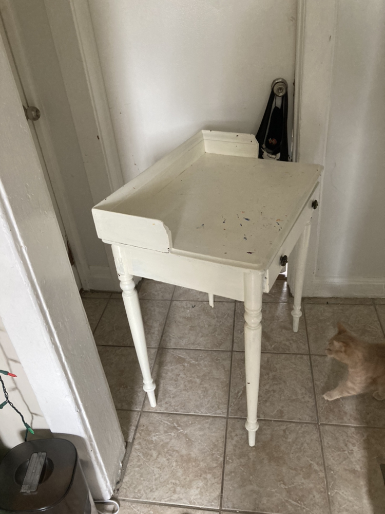 free desk - photo 2
