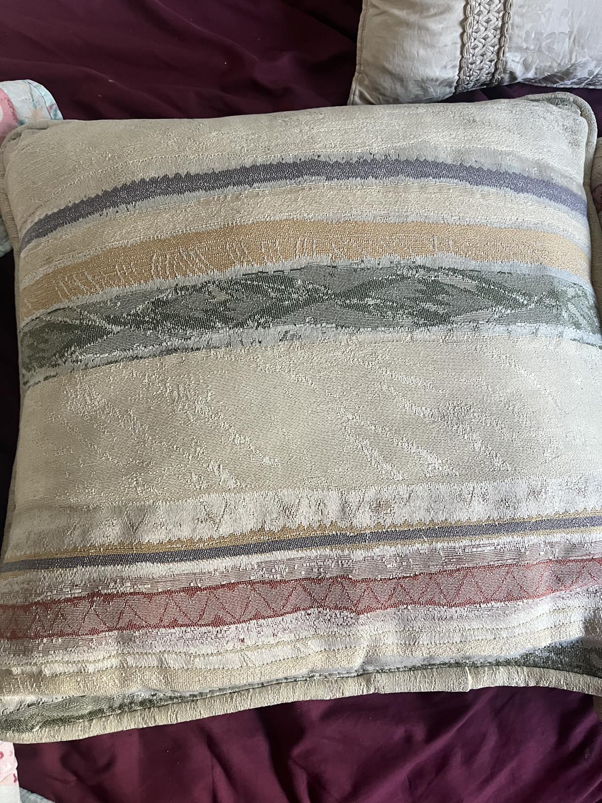 Throw pillows - photo 2