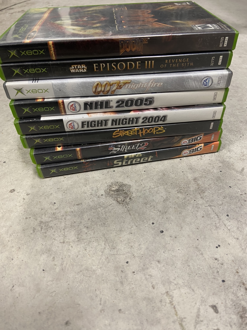 Original XBOX Controller &  8 XBOX Games (Star Wars 3 & DOOM 3) image indicator(3)