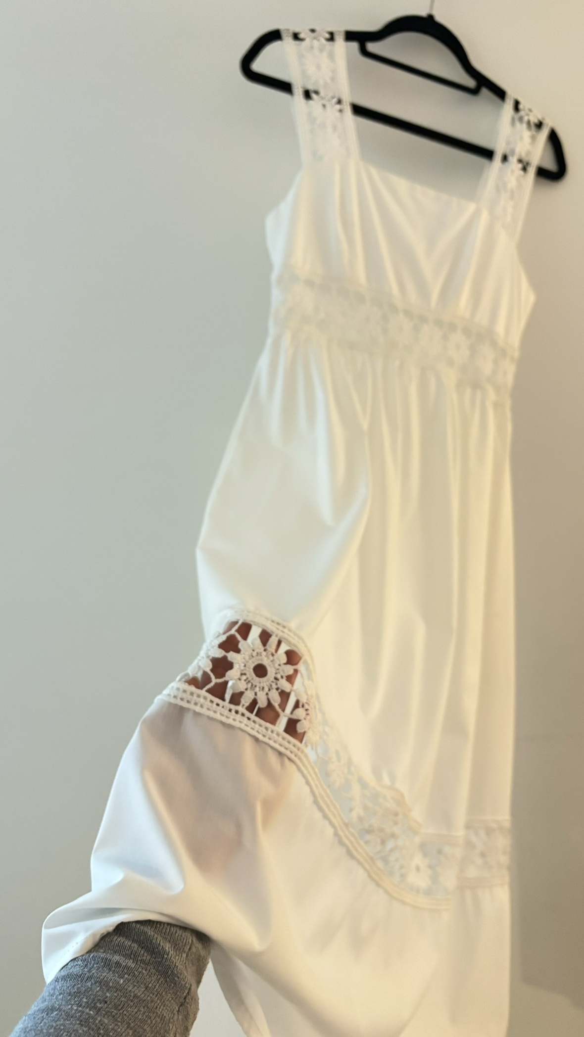 Embroidery dress with back zip image indicator(5)