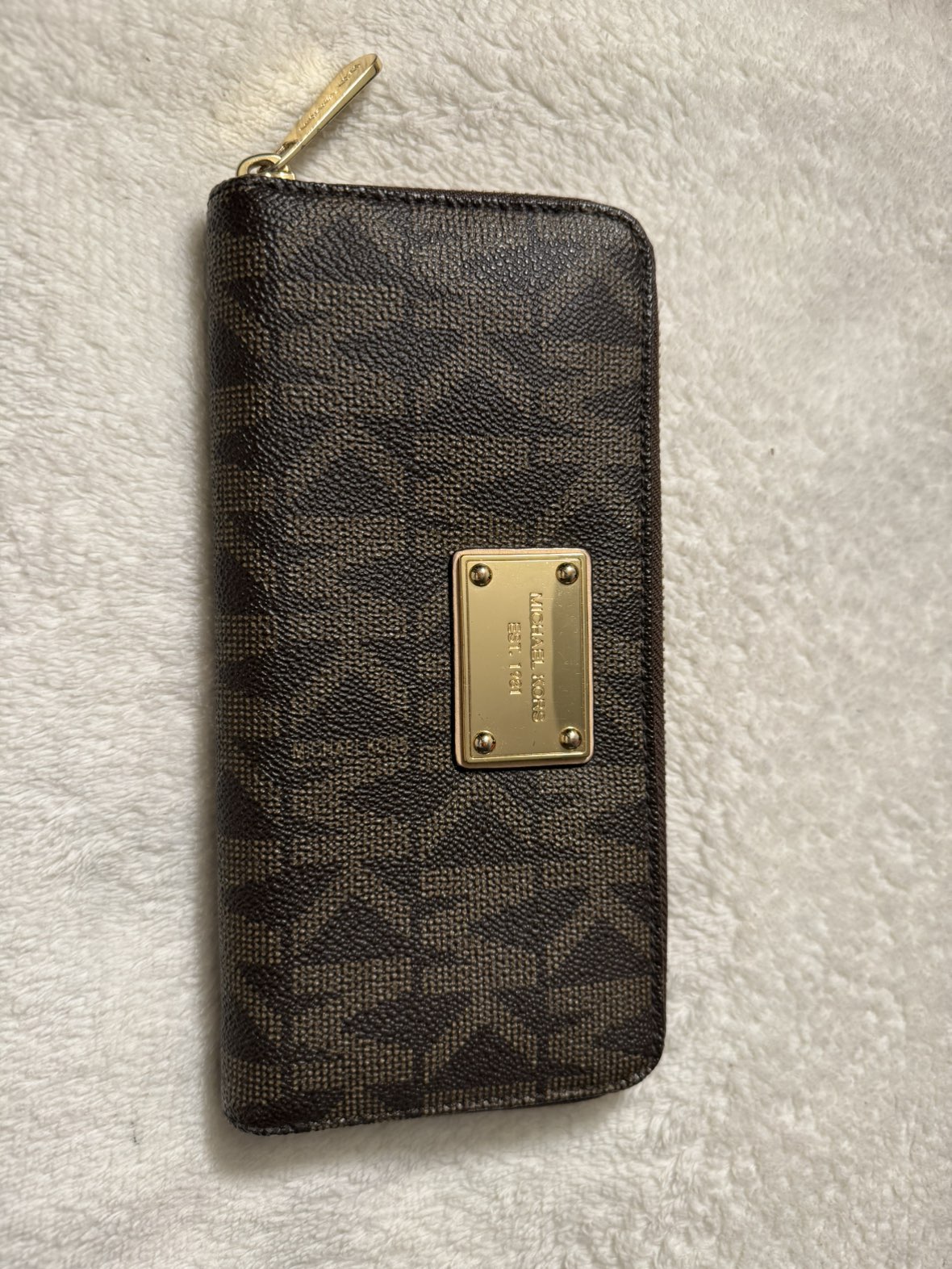 Michael Kors Jet Set Wallet image indicator(3)