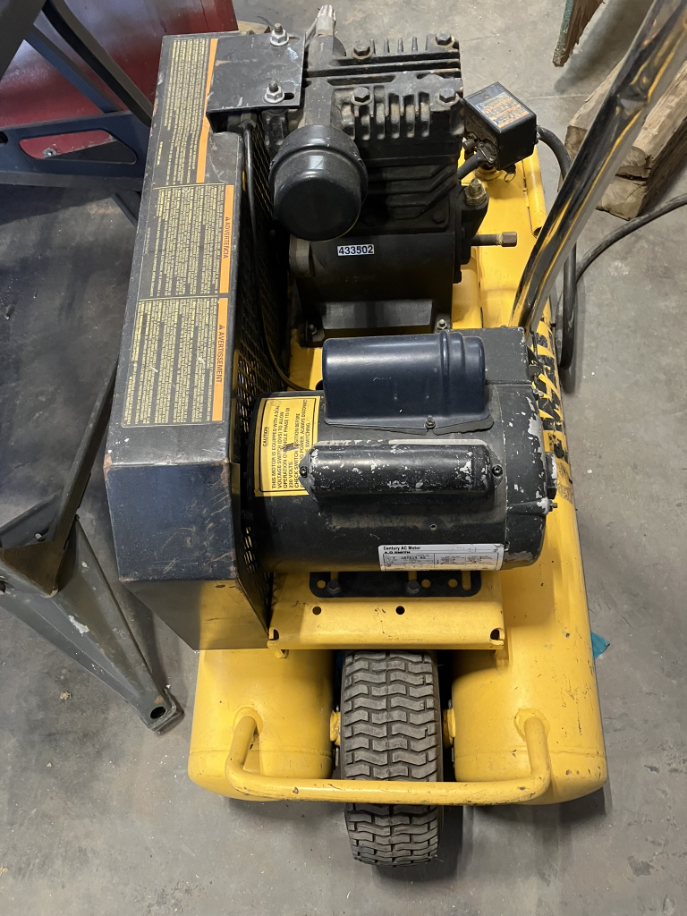 Dewalt air compressor - photo 2