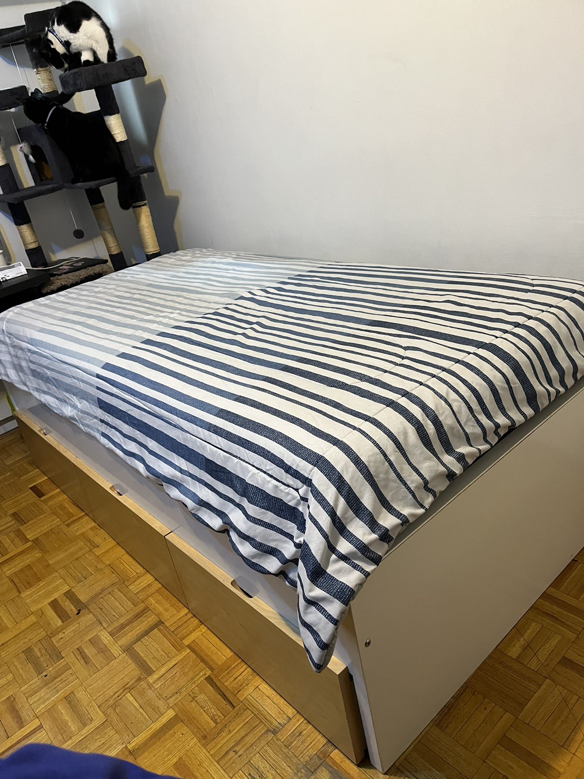 Twin bed with big drawers - photo 2