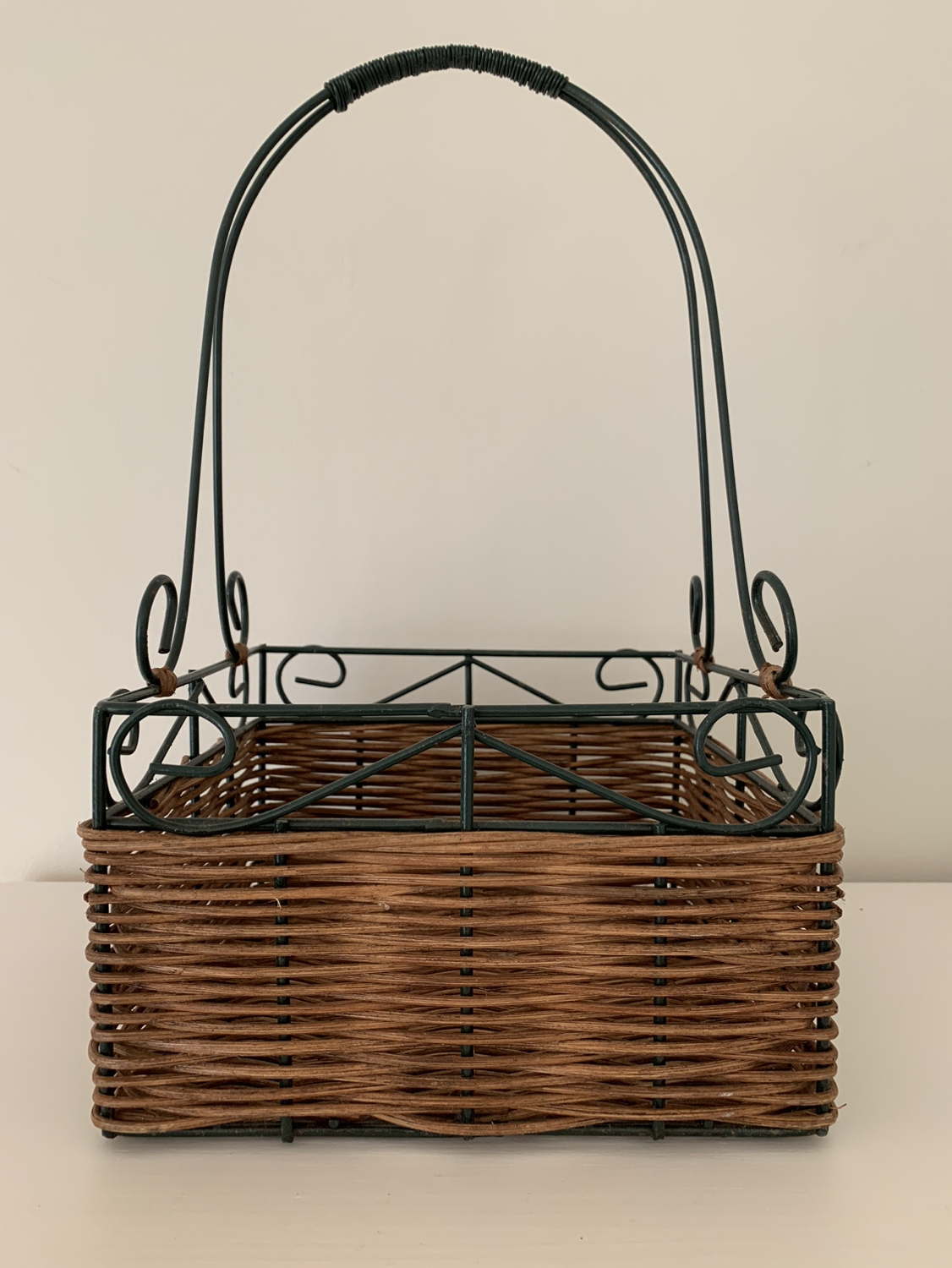 Basket with handle image indicator(2)