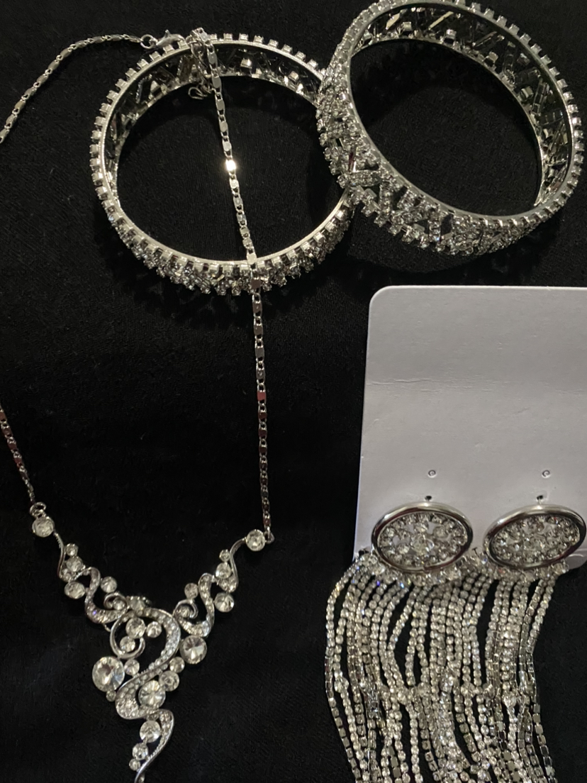 Ladies crystals jewelry set image indicator(2)