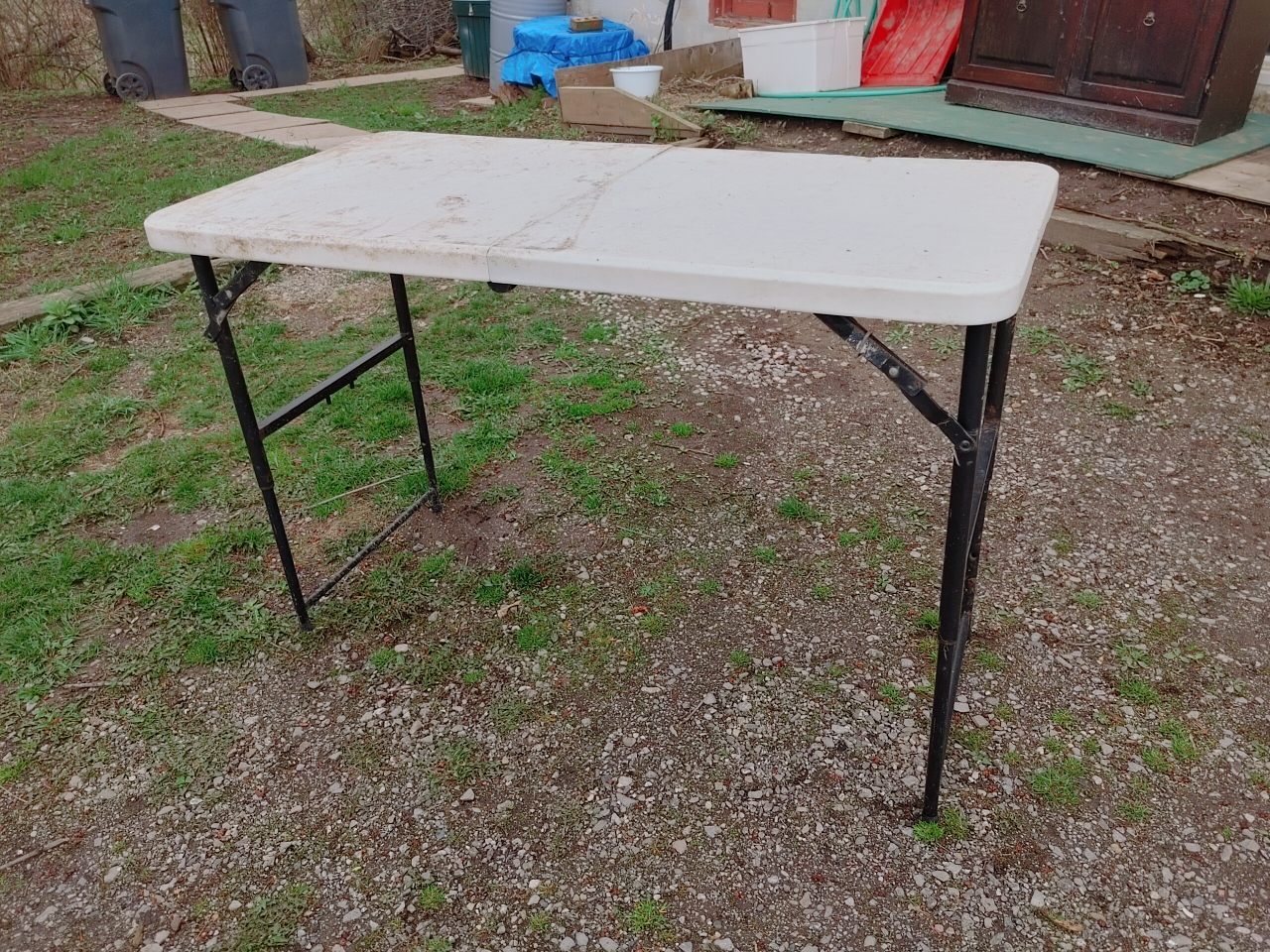 Folding tables thumbnail