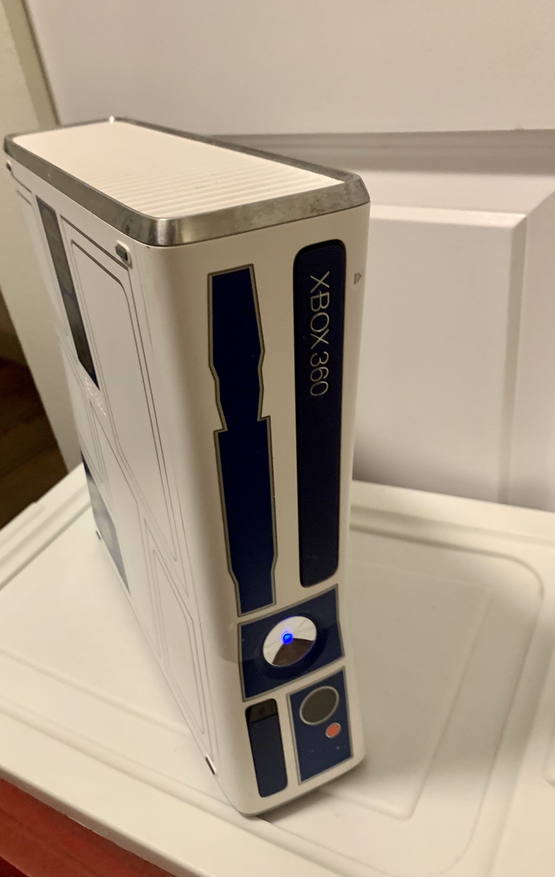 Xbox 360 Slim 320GB Star Wars Limited Edition R2D Sounds image indicator(3)