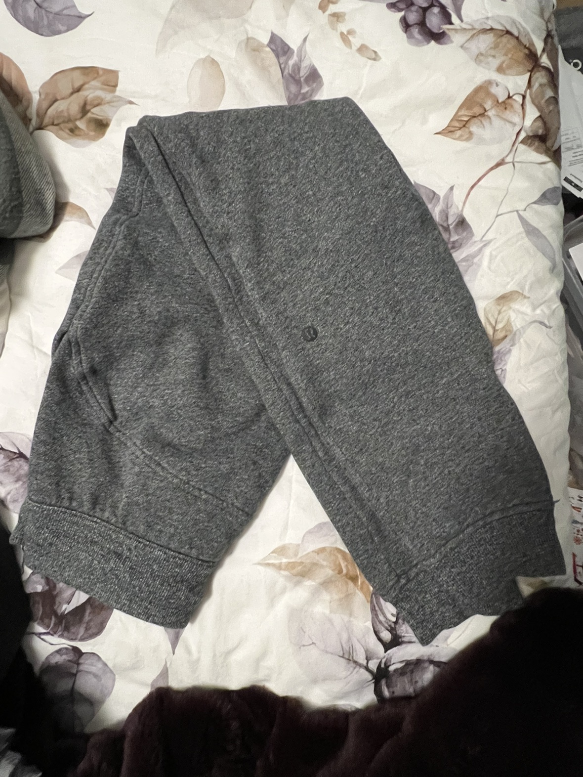Like new Lululemon scuba sweatpants size 2