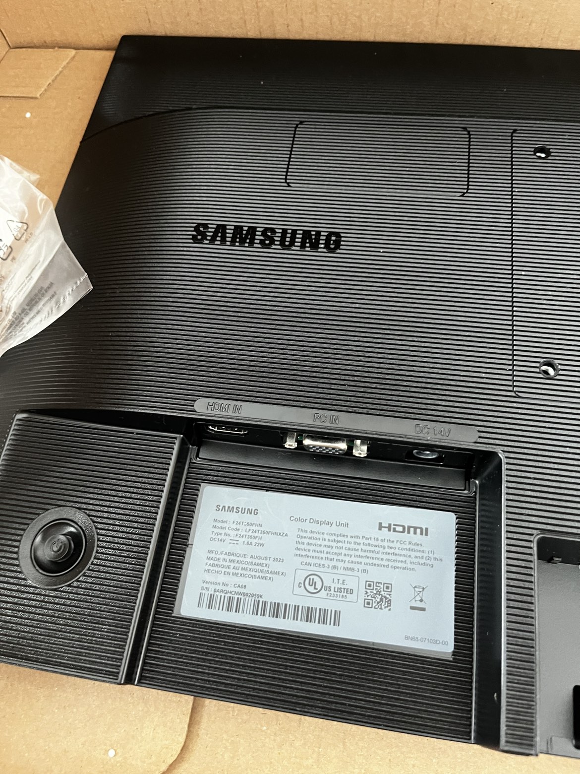 Samsung 24" monitor with box image indicator(6)