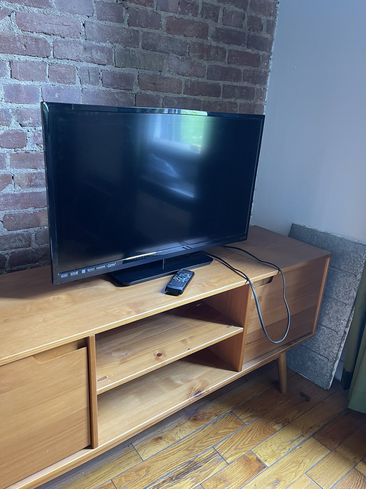 TV 32 inches Visio