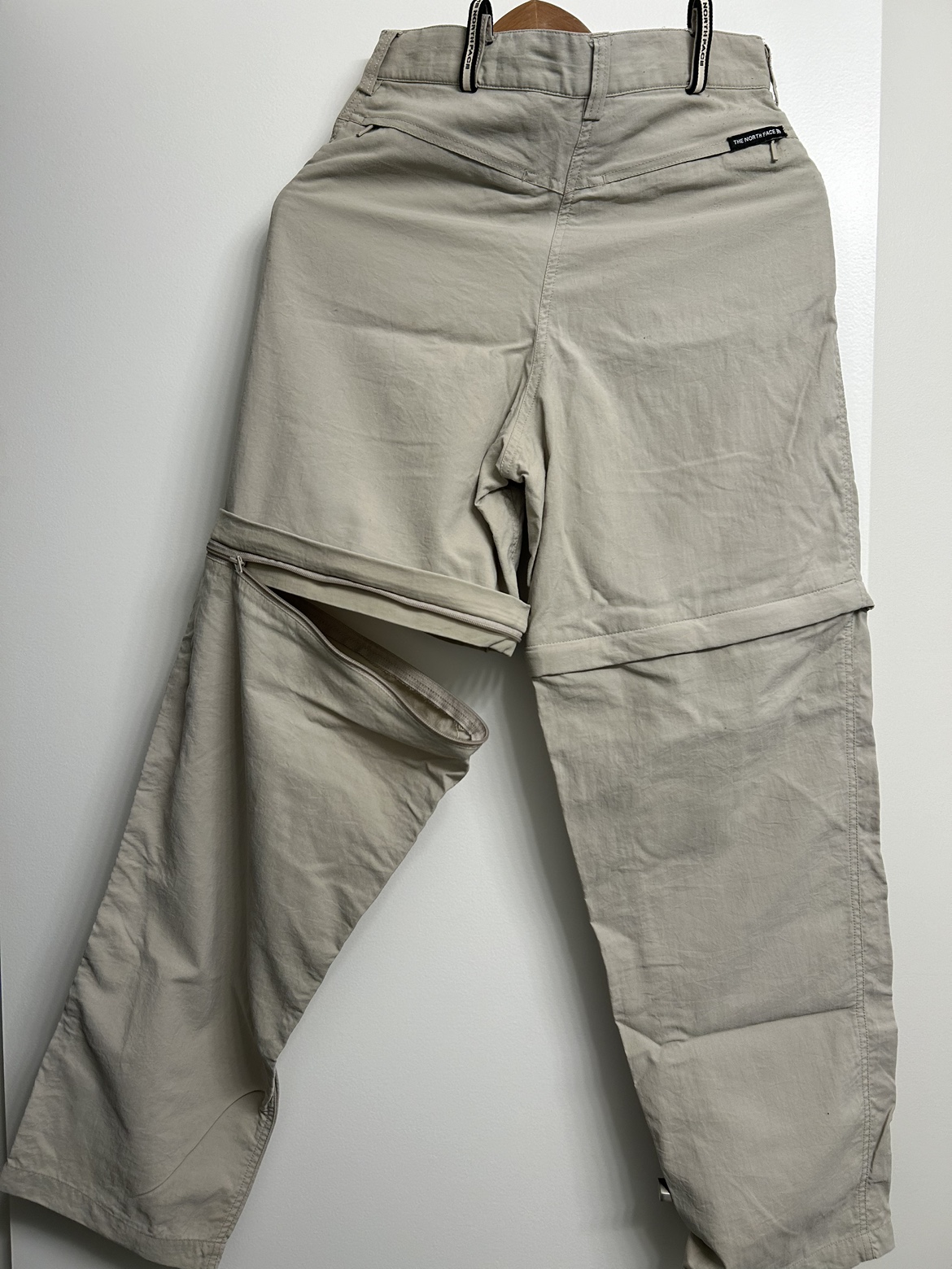 Woman’s convertible The North Face hiking pants image indicator(2)