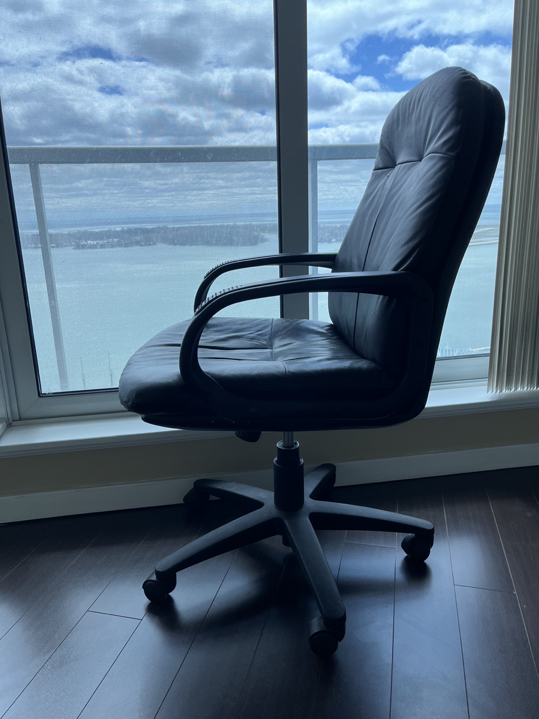 Comfy office chair thumbnail