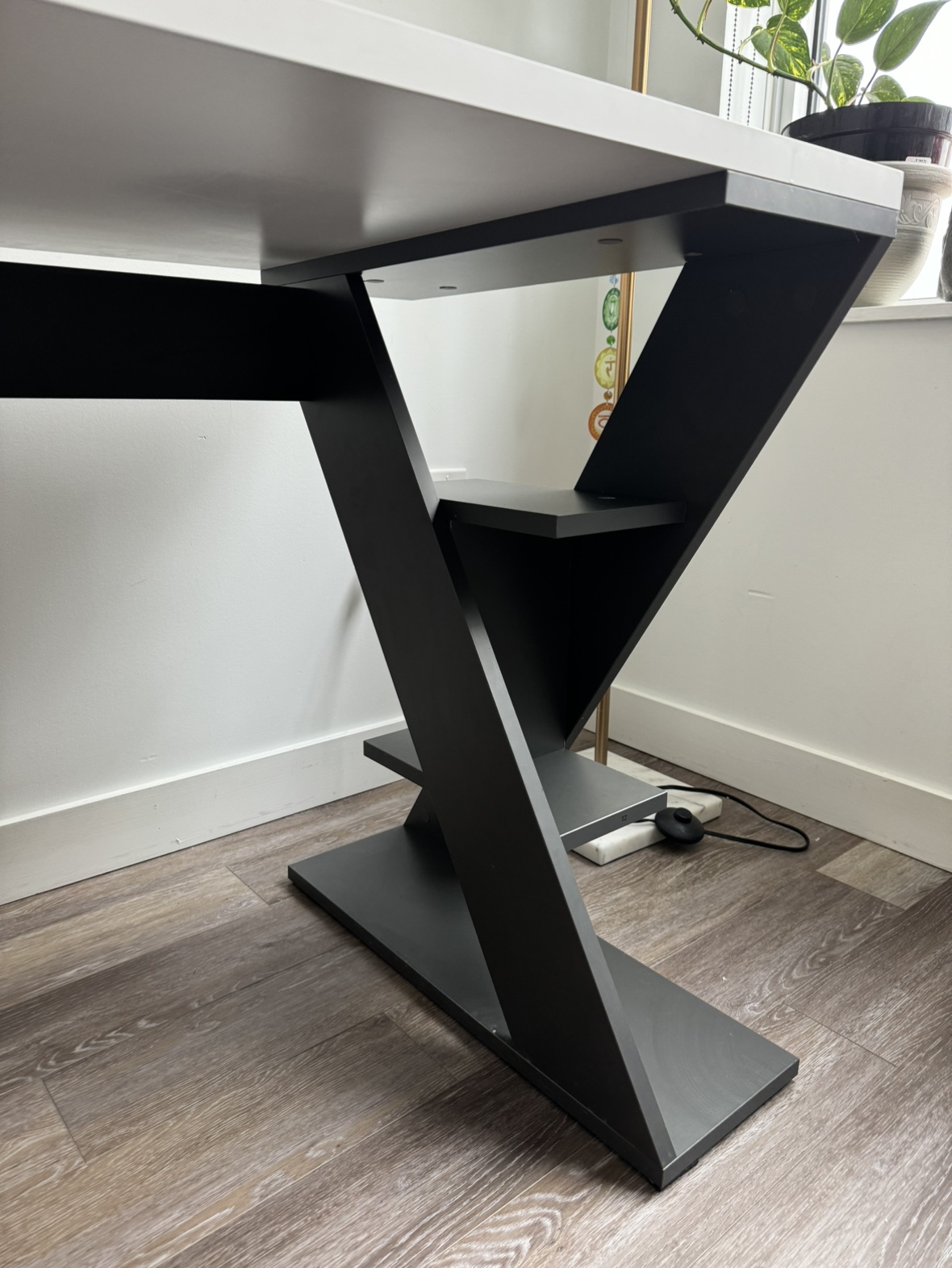 Desk - photo 2