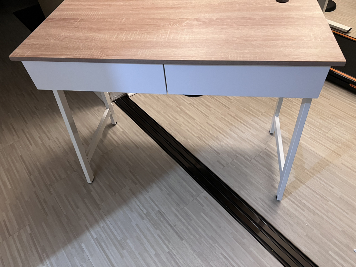 Work desk with 2 drawers