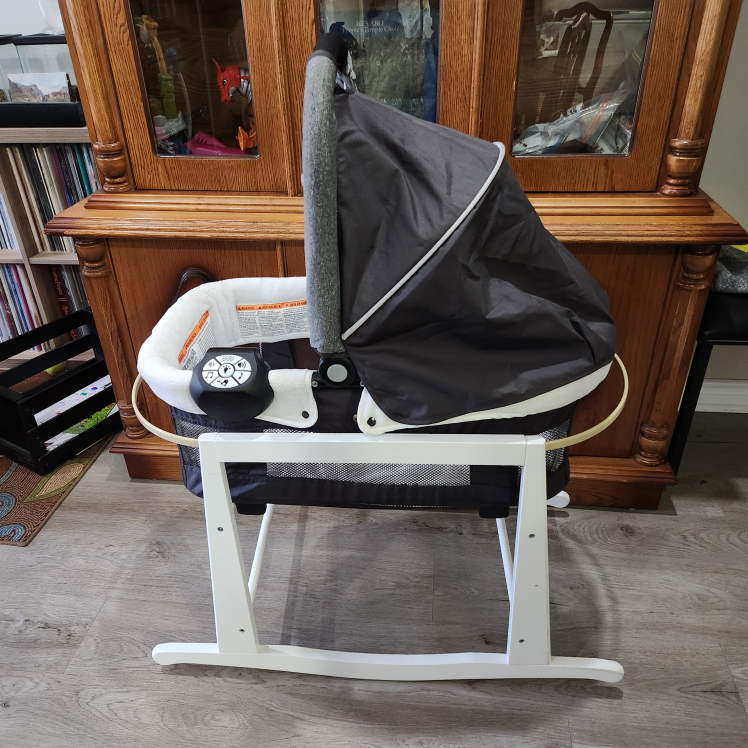 Baby bassinet with stand