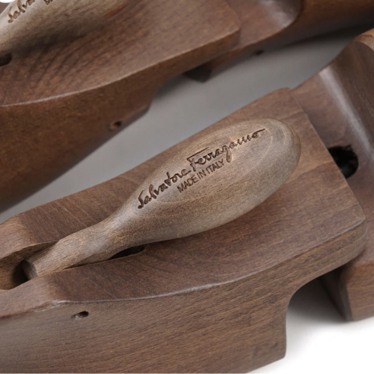 Ferragamo Solid Cedar Wood Luxury Shoe Tree - photo 4