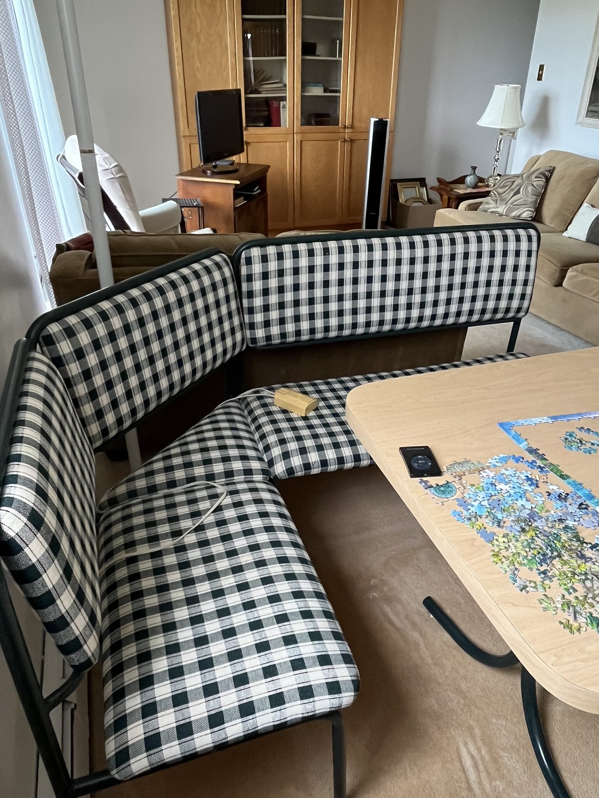 Free table and bench - photo 2