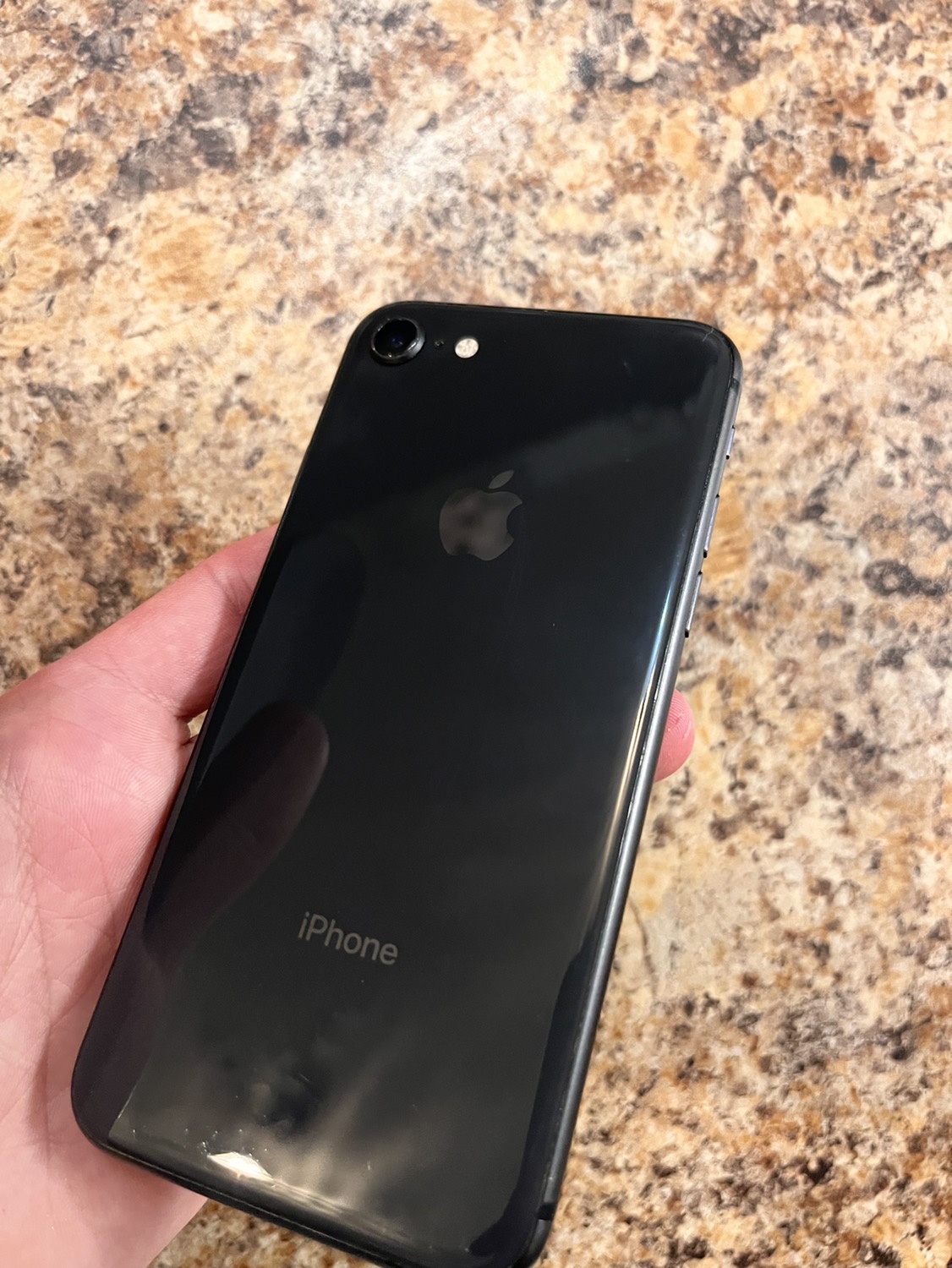 iPhone 8 - photo 3