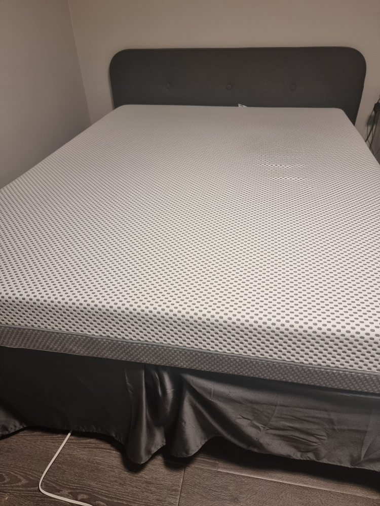 QUEEN MEMORY FOAM mattress w/ BOXSPRING AND BEDFRAME - photo 3