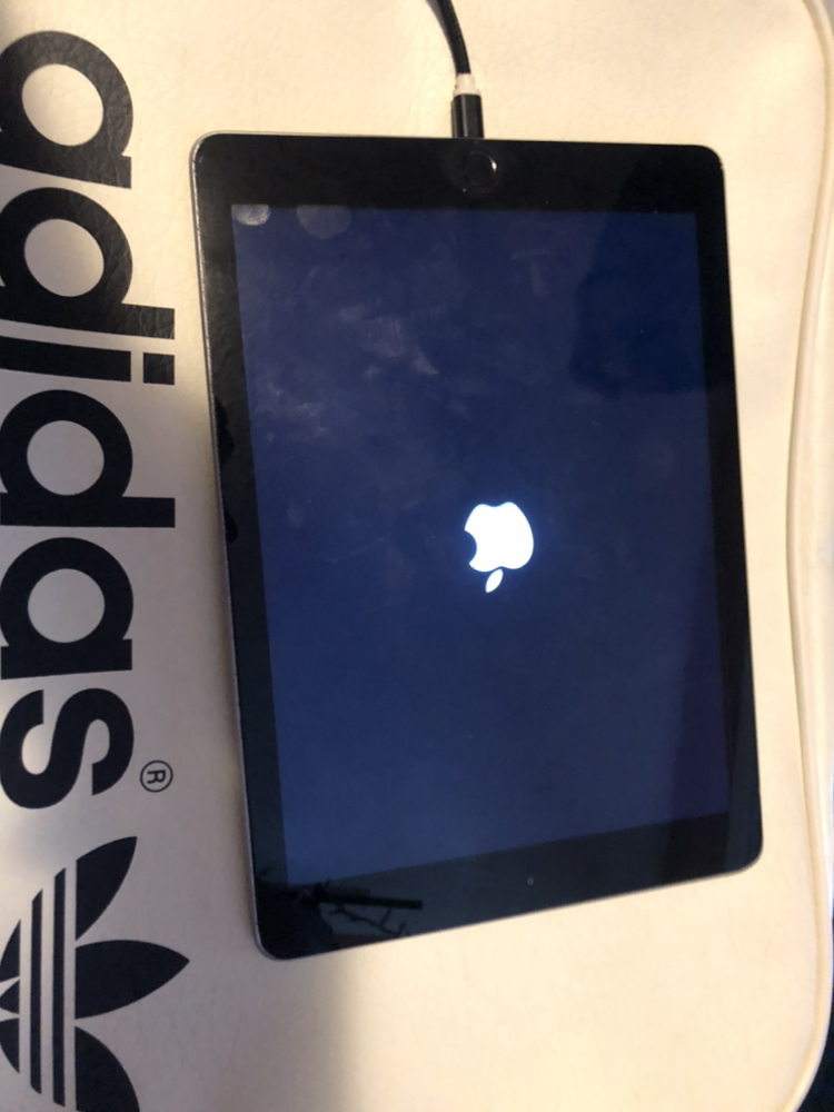 iPad 6th Gen NEED GONE TODAY - photo 2