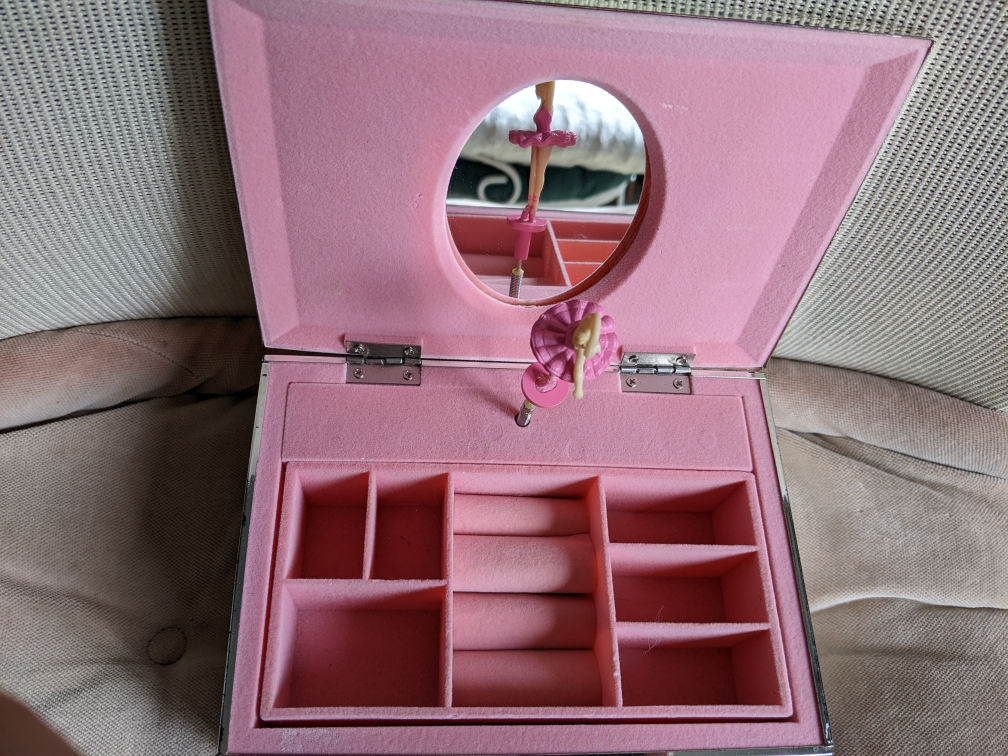 Ballerina Musical Jewelry Box - LENOX 'Childhood Memories™️ image indicator(4)