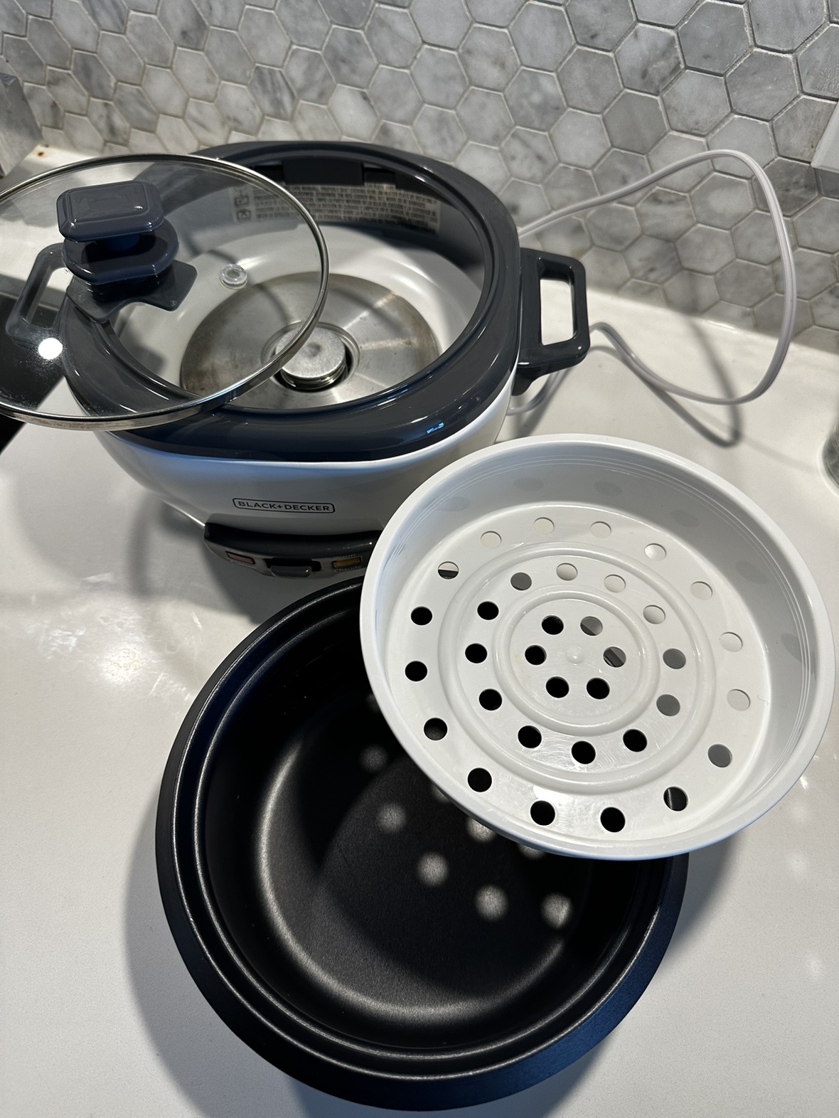 BLACK+DECKER Rice Cooker - 6-Cup, Steaming Basket image indicator(2)