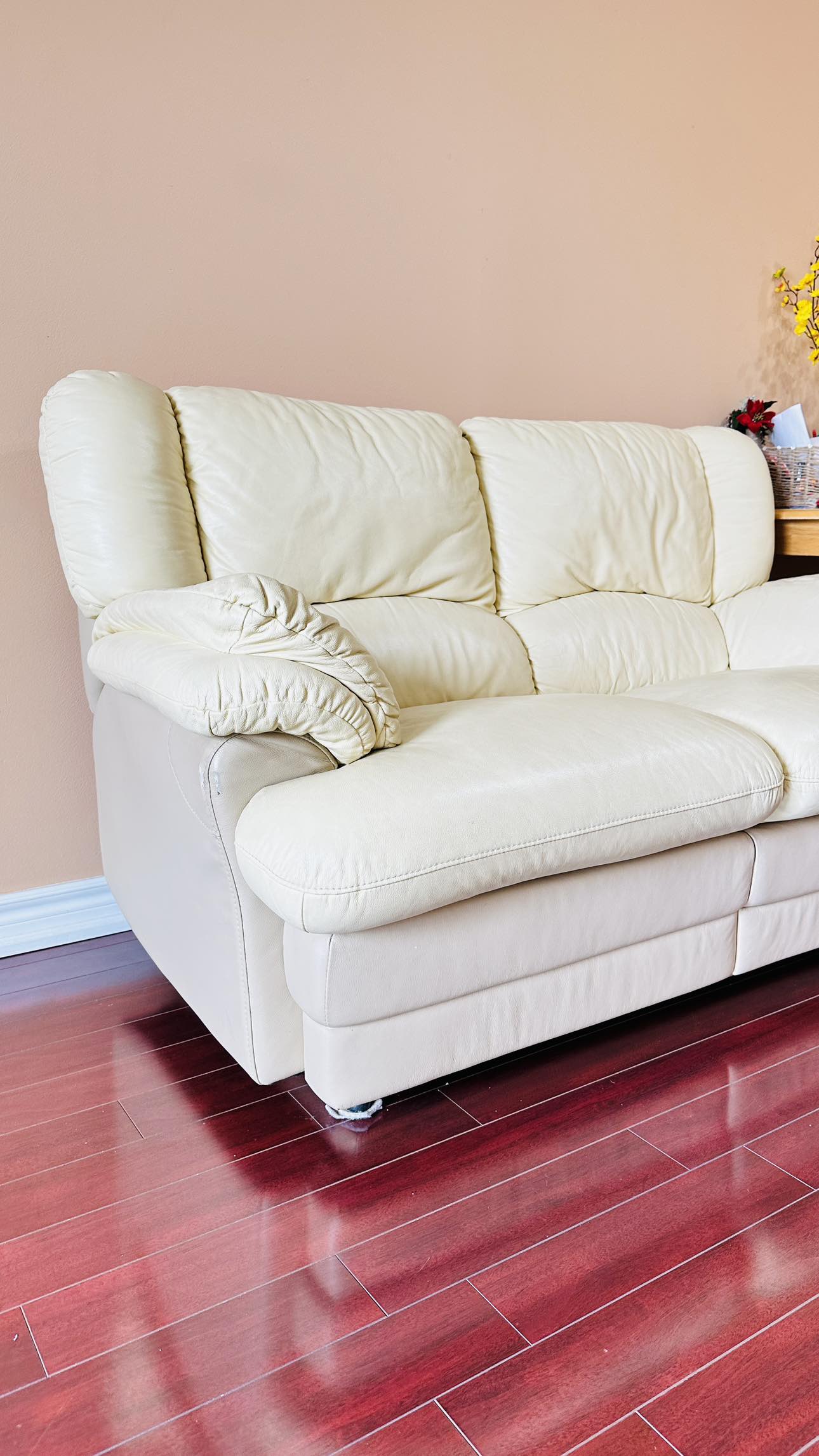 White sofa - photo 3