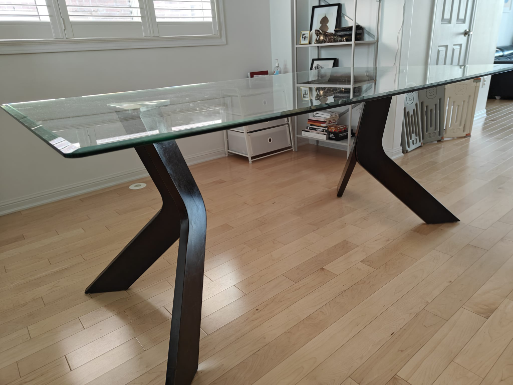 Glass dinning table