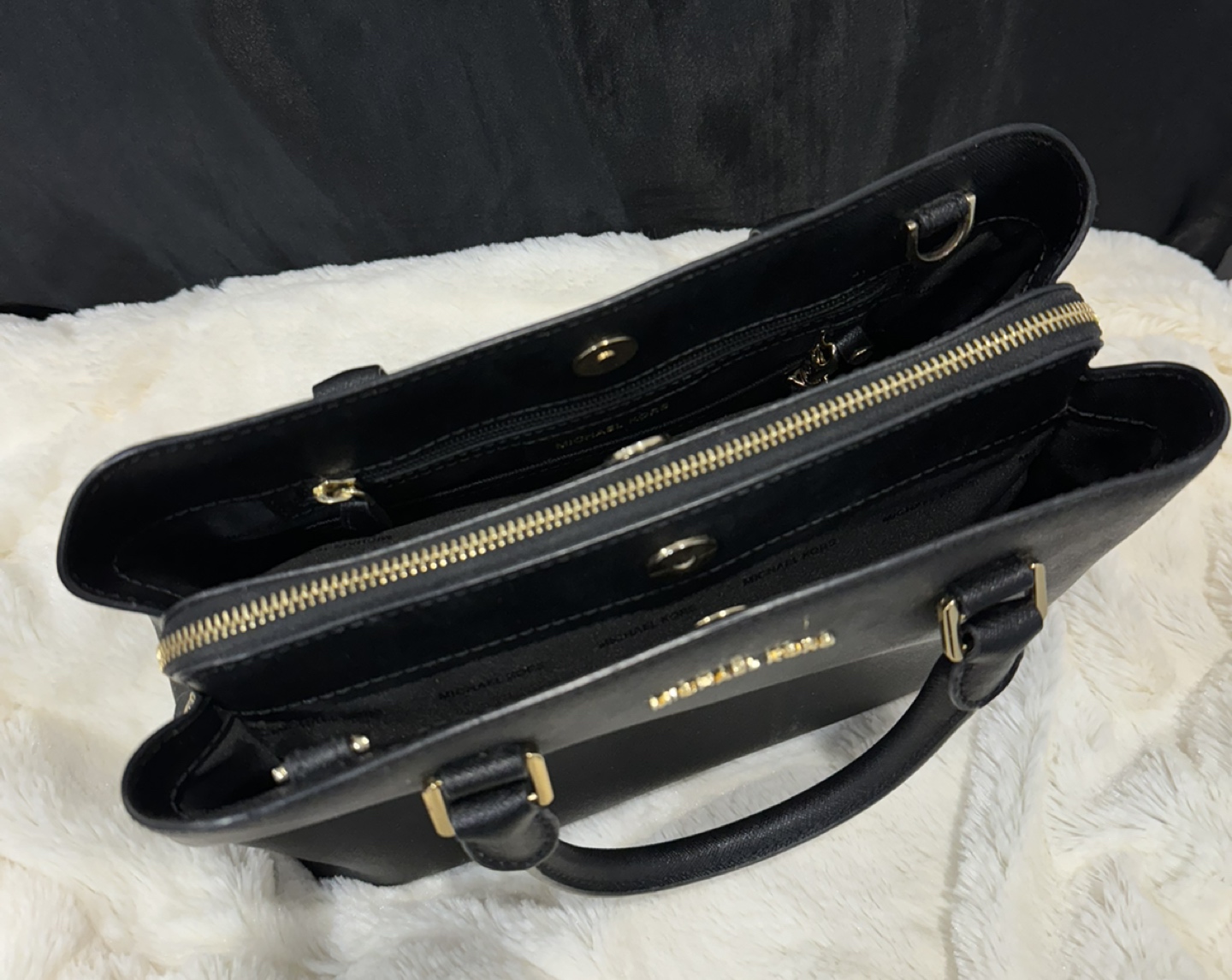 Micheal Kors Black Leather Bag - photo 5