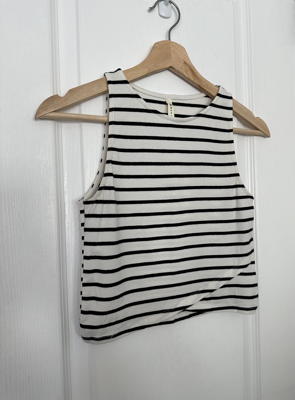 Black and white striped sleeveless crop top 🦓 • M • Stradivarius image indicator(2)