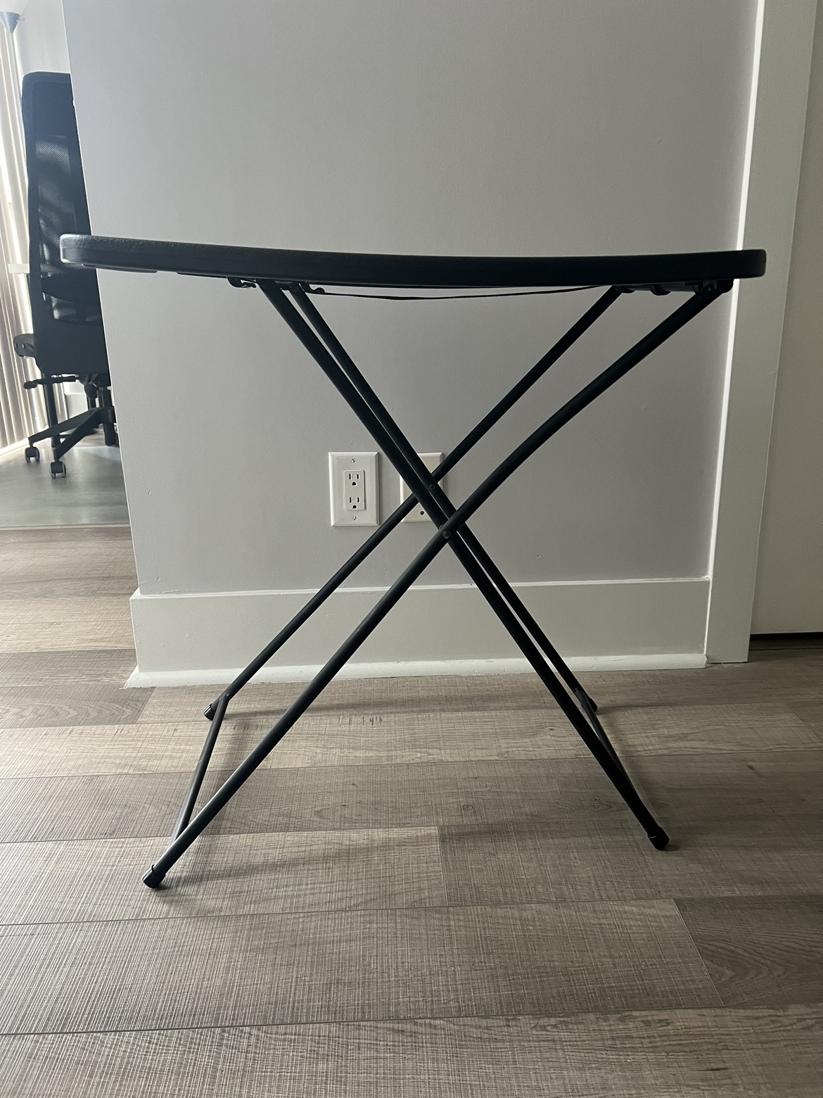 Foldable small table