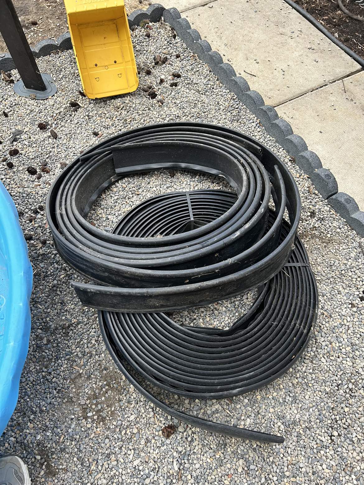 Garden lawn edging