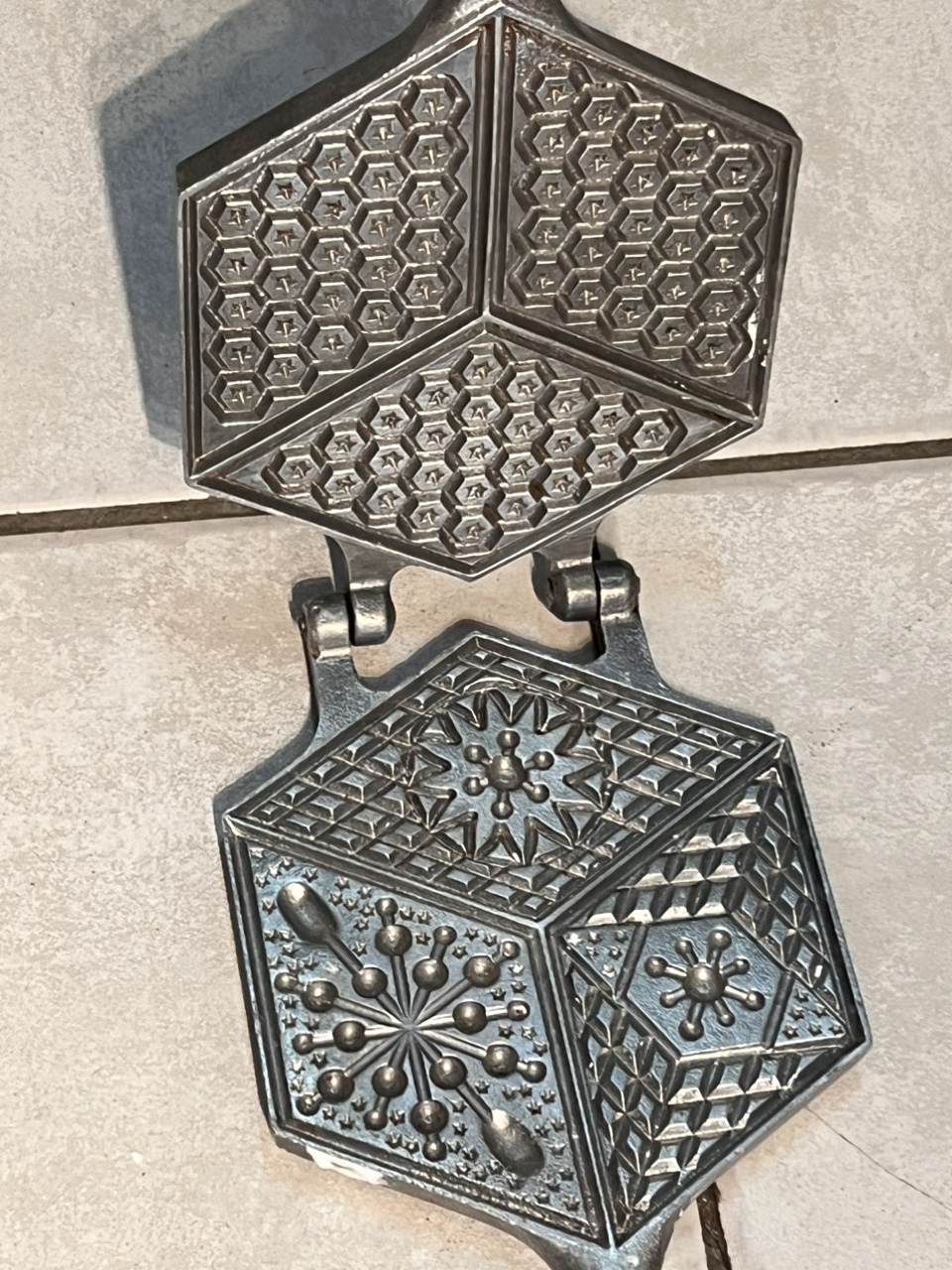 Vintage Berarducci Brothers Pizzelle image indicator(3)