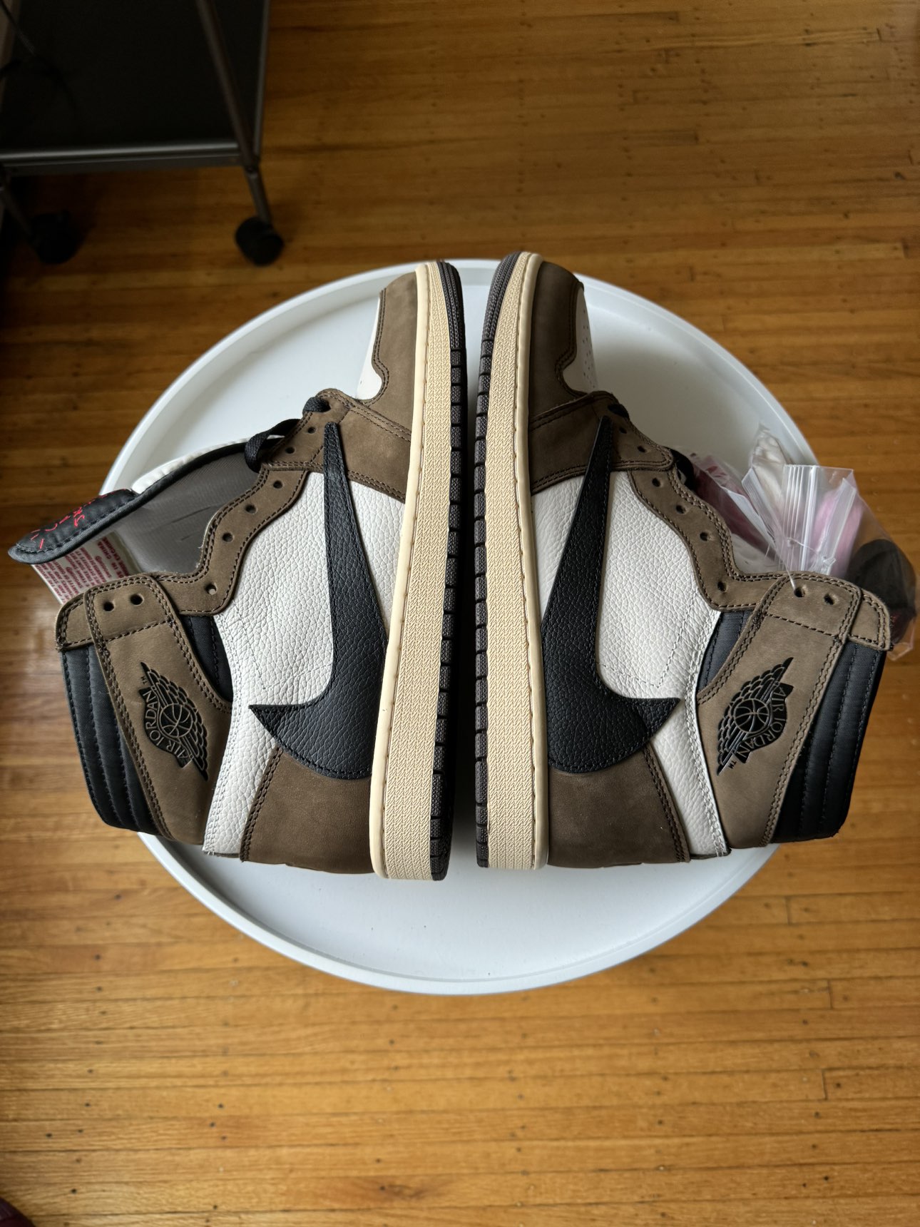 Air Jordan 1 High Og Travis Scott - Men’s 11 - photo 4
